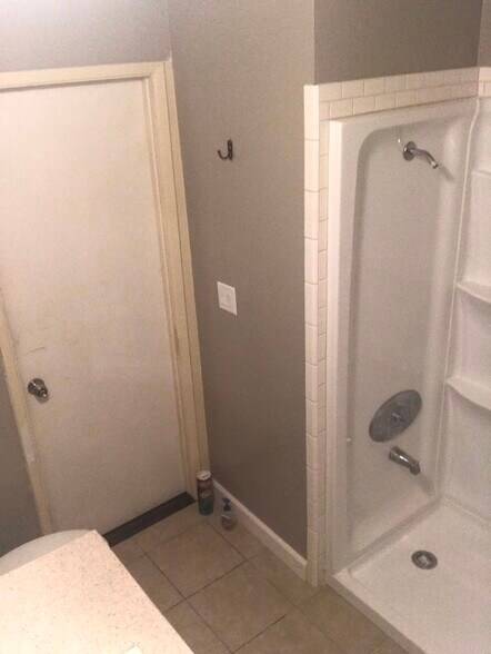 Bathroom - 642 Lemar Park Dr