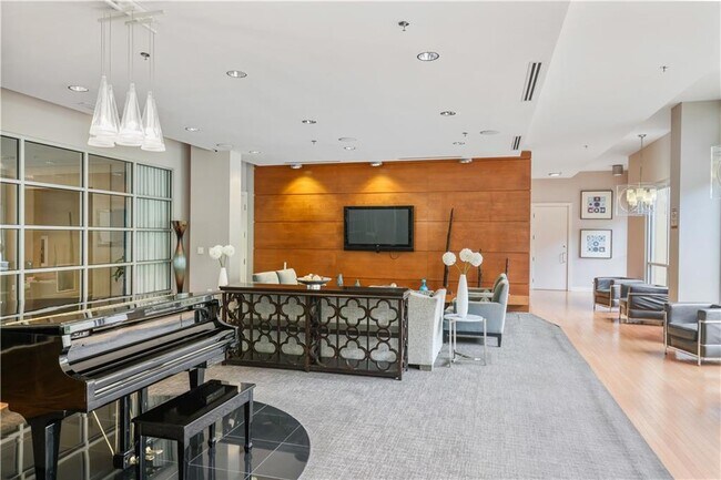 Building Photo - 711 Cosmopolitan Dr NE