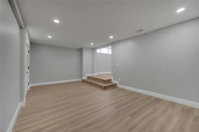 Building Photo - 2303 Bonneville Dr