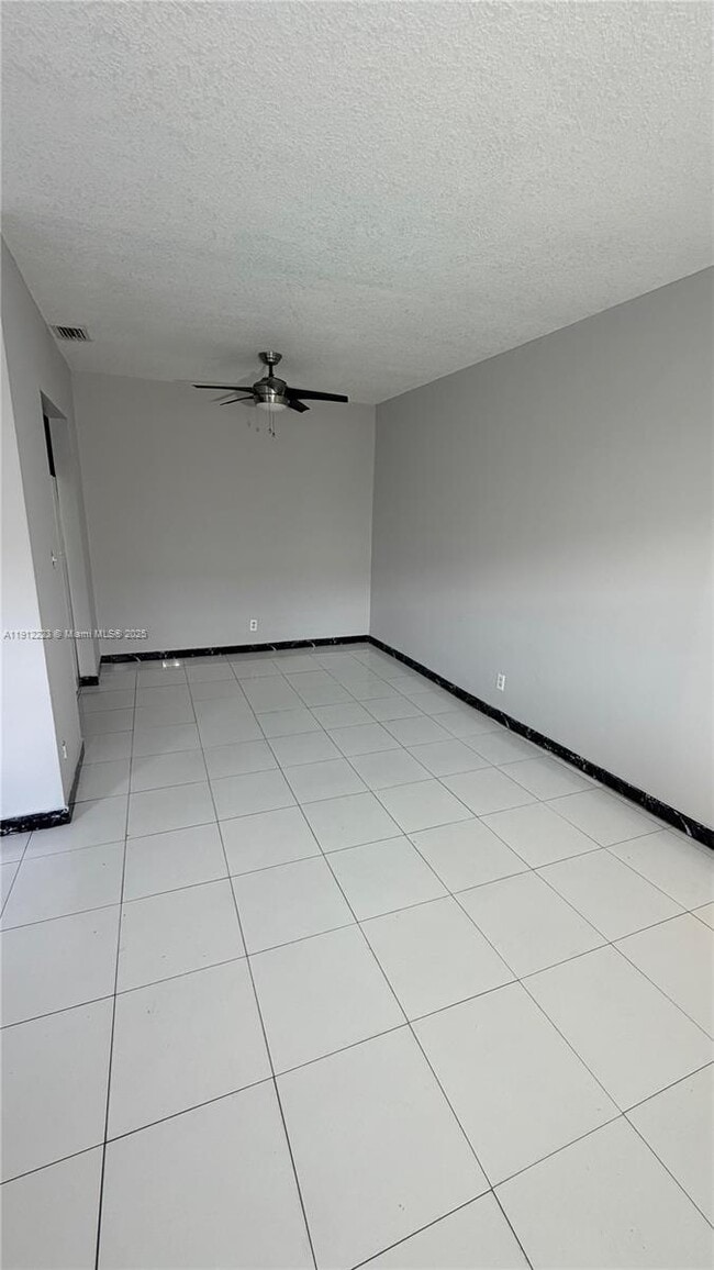 Building Photo - 581 Kathy Ln