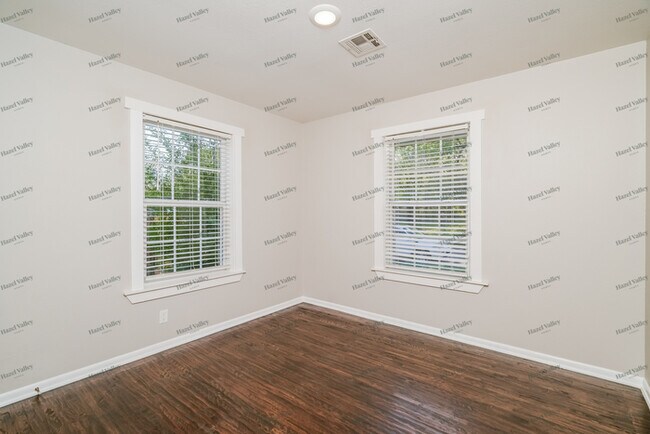 Building Photo - 2471 N Pittsburg Ave