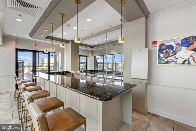 Building Photo - 1915 Towne Centre Blvd