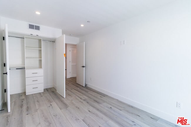 Building Photo - 4295 1/2 Tujunga Ave