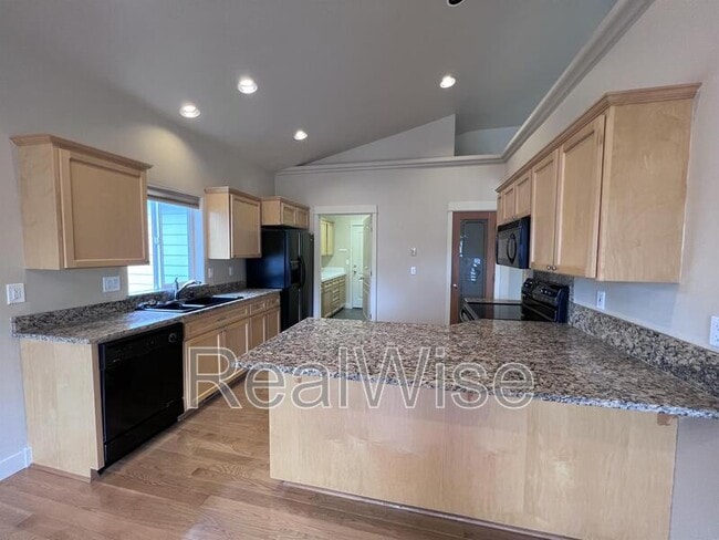 Building Photo - 835 Nutcracker Dr