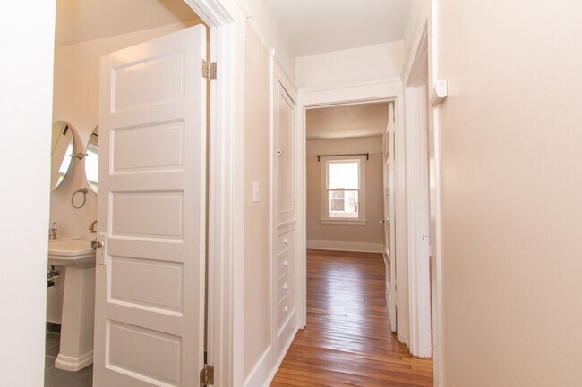 Building Photo - Charming North Park 2 Bedroom with Washer/Dryer, Backyard & Parking!