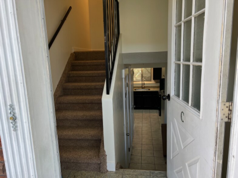 Building Photo - 111 Center St