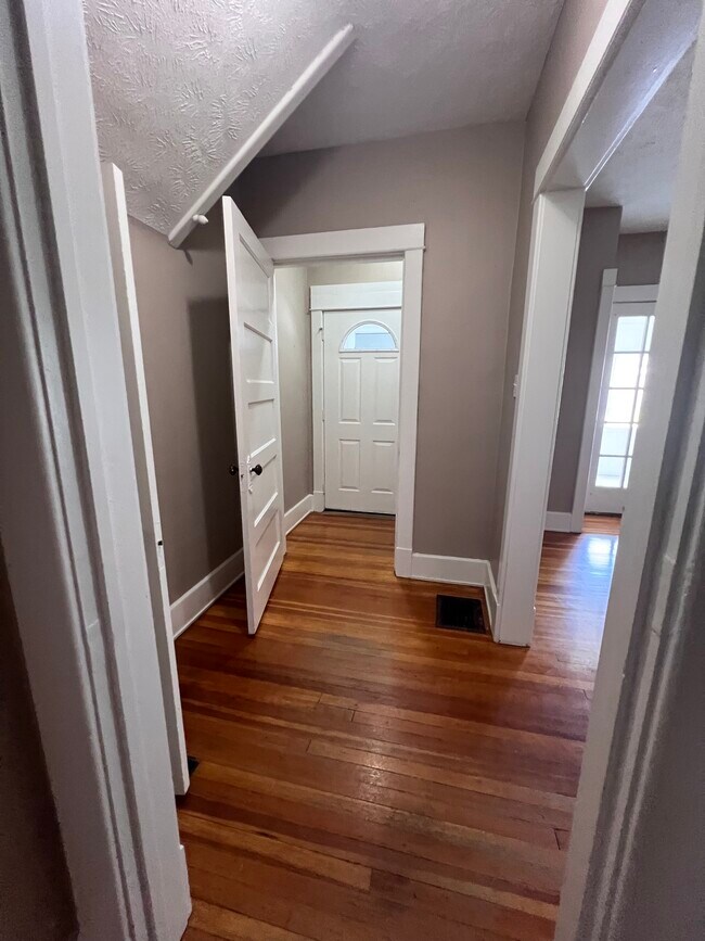 Entry way - 1019 S 17th St