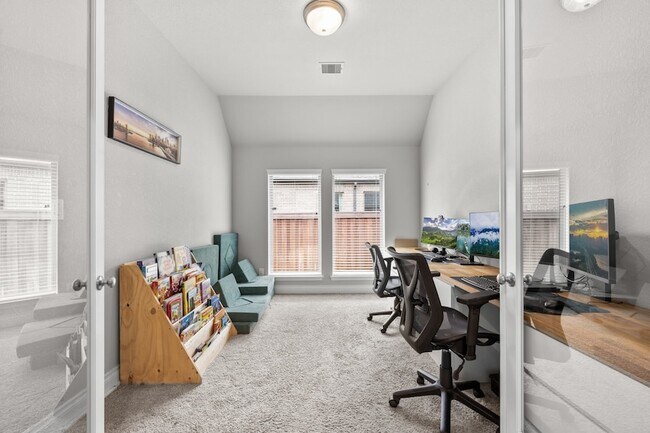 Building Photo - 8136 Tyrell Hgts Rd