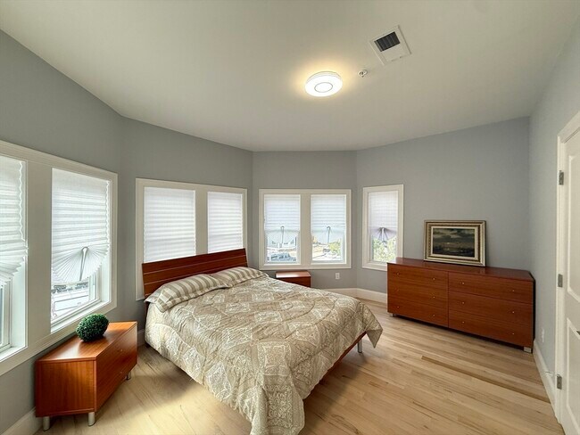 Building Photo - 7 Waumbeck St