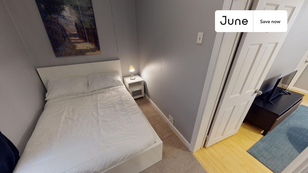 Building Photo - 2611 W Armitage Ave