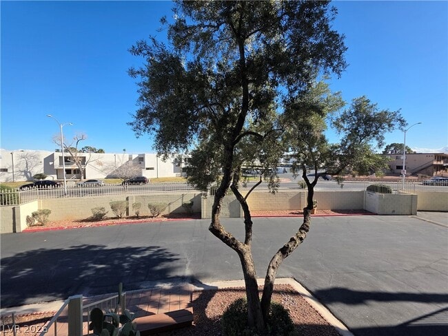 Building Photo - 750 S Royal Crest Cir