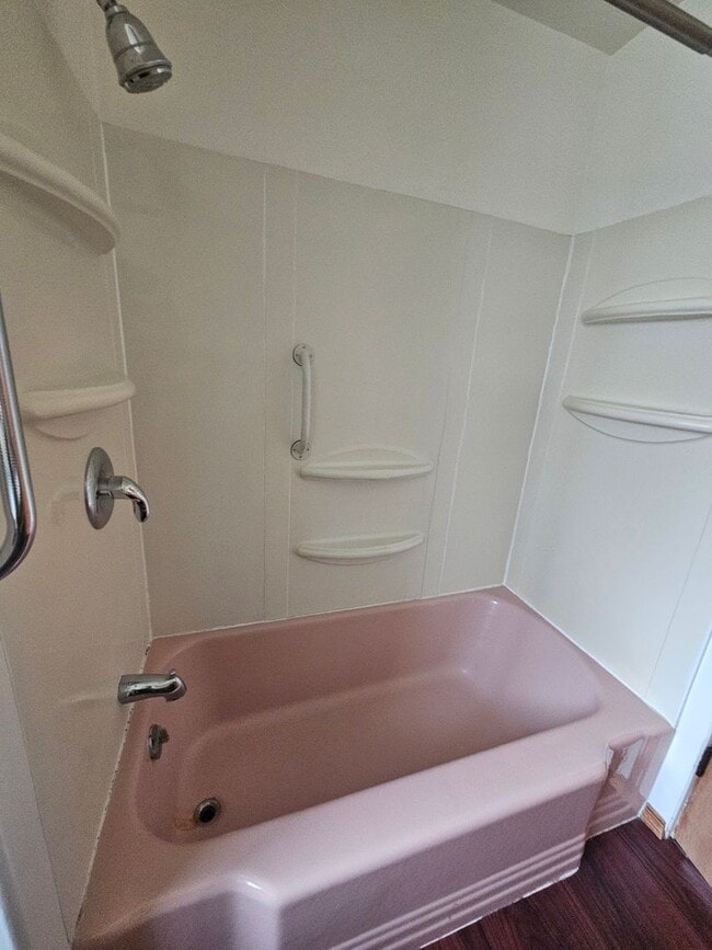 Building Photo - 1404 S Cherry St