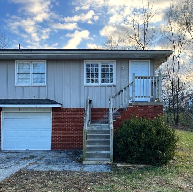 Unit H duplex front view - 5947 Raytown Rd