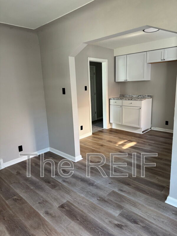 Building Photo - 13137 Elmdale St