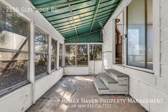 Building Photo - 2150 Glenridge Rd