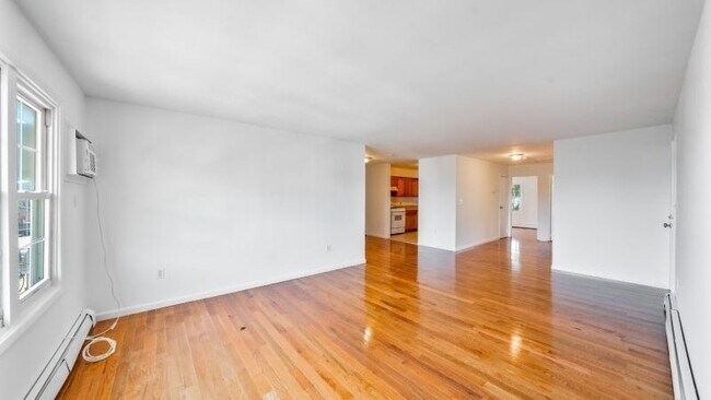 Building Photo - 326 Bond St