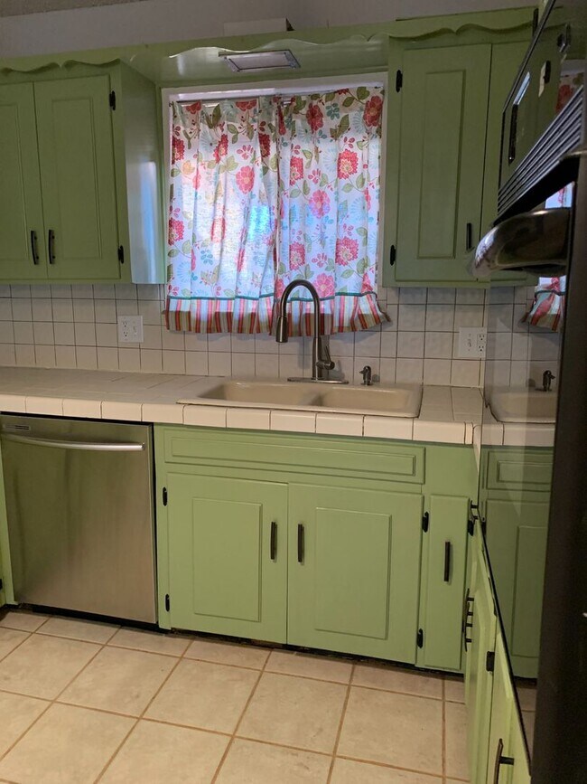 Building Photo - 1640 Courtland Cir