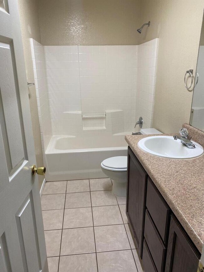 Building Photo - Now Available — Beautiful 3 Bedroom, 2 Bath Home!