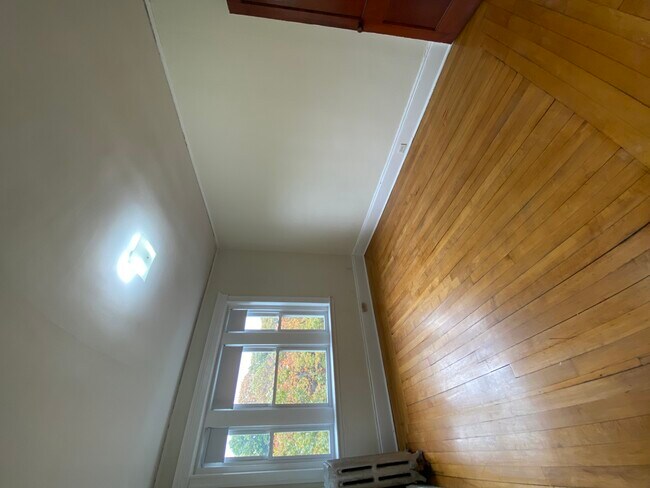 Primary Photo - 1824 Beacon St