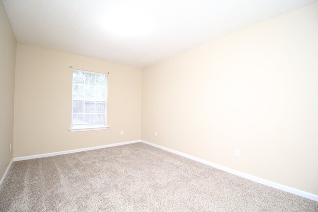 Building Photo - 2-Bed, 2-Bath Milton Duplex Minutes from Whiting Field – Pet Friendly with Lawn Maintenance Inclu...