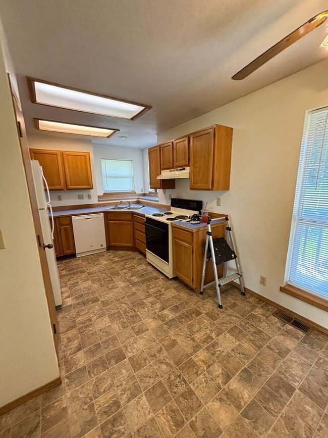 Building Photo - 2307 E O Ct