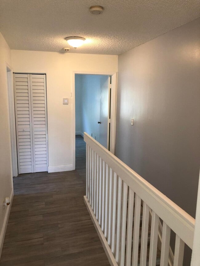 Building Photo - 401 SW 120th Ave