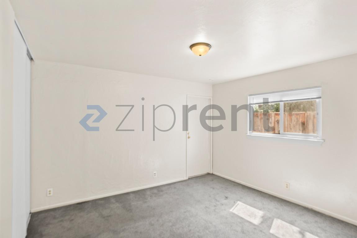 Building Photo - Unit
