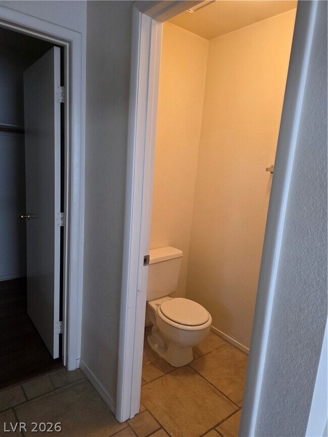 Building Photo - 5784 Akron Ct