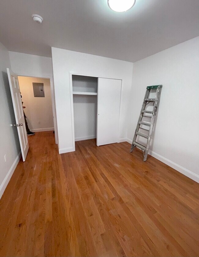 Building Photo - 2732 E 65th St