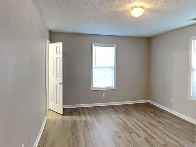 Building Photo - 546 Baron Dr