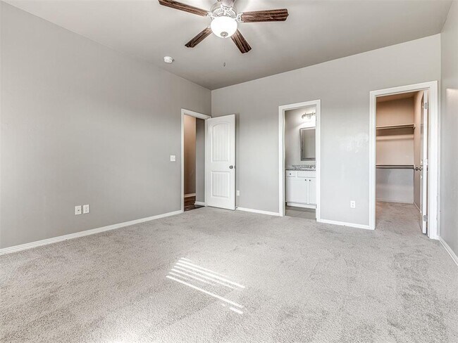 Building Photo - 609 N 5th St