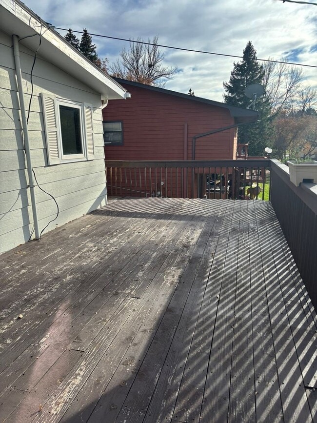 Building Photo - 5 BED | 3 BATH | CARPORT | WEST RAPID