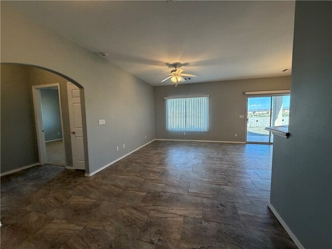 Building Photo - 1903 E La Entrada Pl