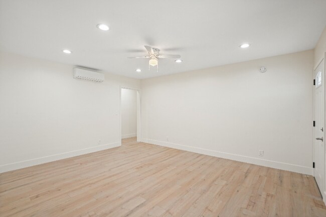 Building Photo - 11461 Albers St