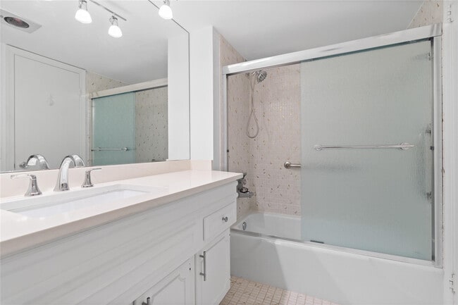 Building Photo - 5200 N Ocean Blvd