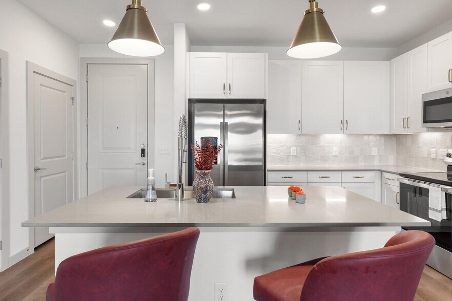 Building Photo - 1301 Leah Ave