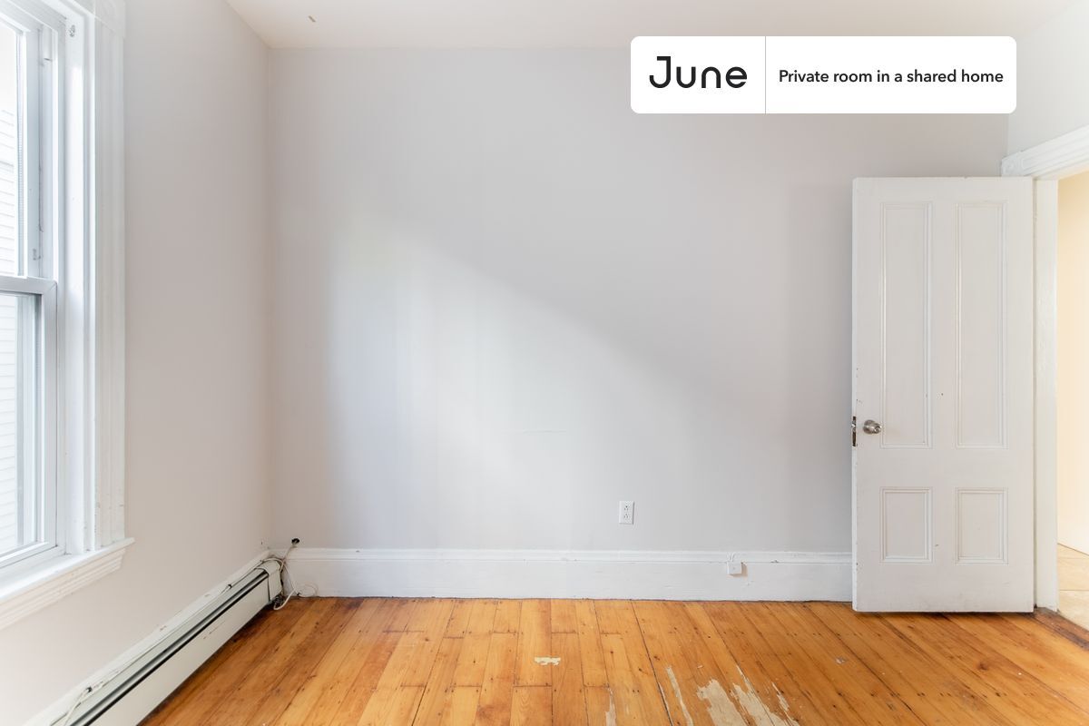 Building Photo - Room in Shared 5 bed/1 bath home