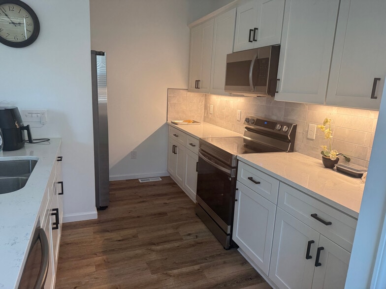 Building Photo - Room in Duplex on S Alston Ave