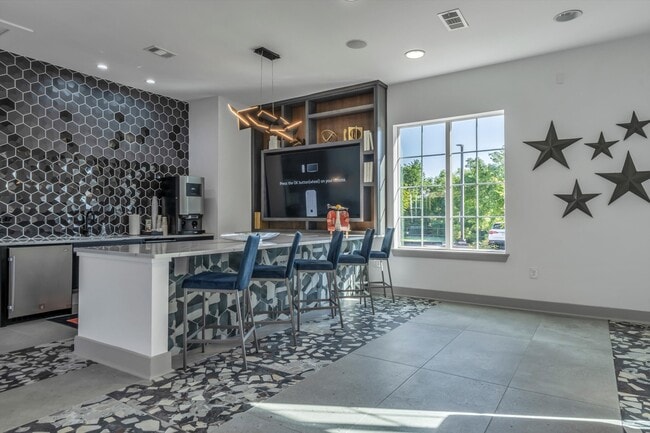 Building Photo - Rendezvous