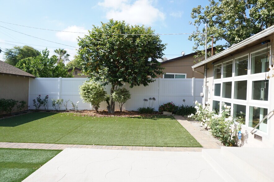 Building Photo - 5540 Balboa Blvd