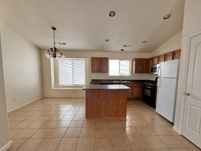 Building Photo - 1125 Toscana Dr SE