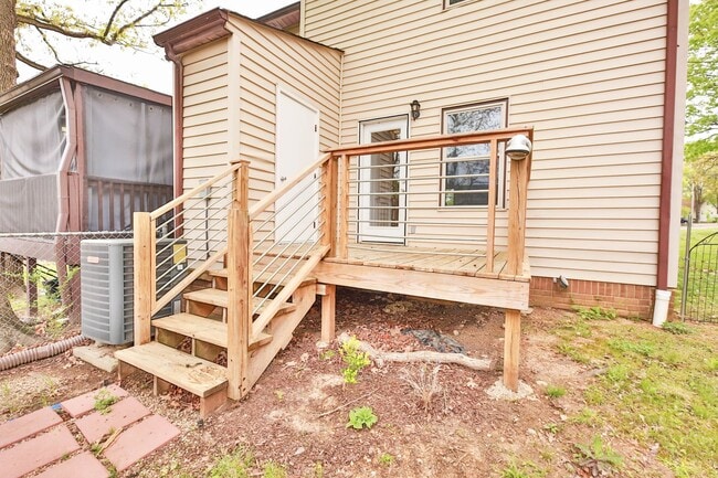 Building Photo - Convenient Antioch Townhome