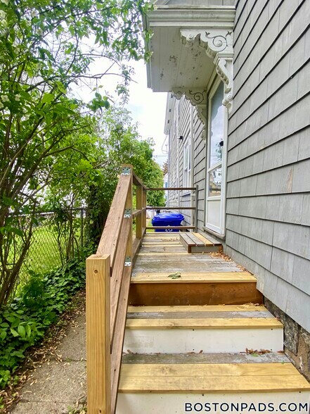 Building Photo - 5 Aldie St