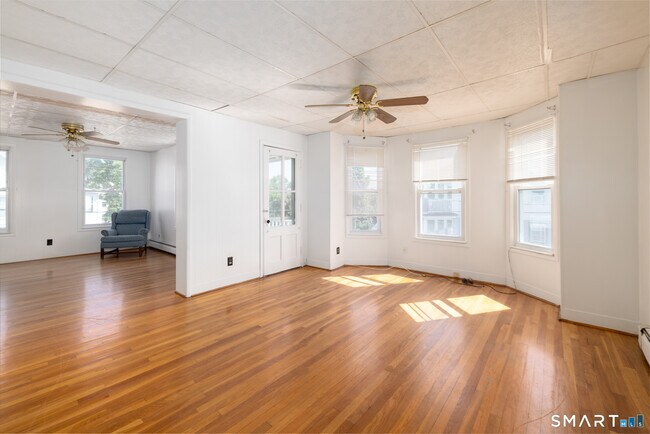 Building Photo - 95 Sunnyside Ave
