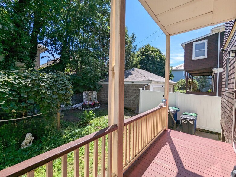 Building Photo - 108 W Quincy St