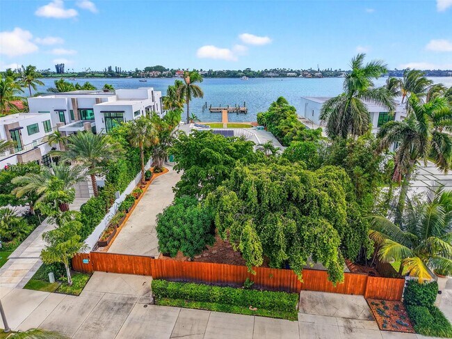 Building Photo - 2910 N Flagler Dr