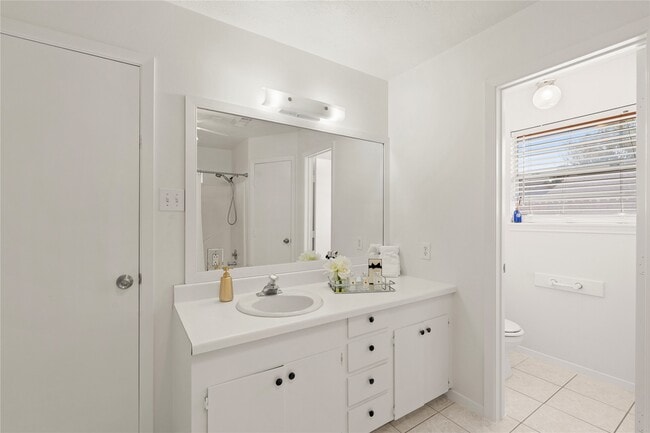 Building Photo - 2213 Baylor Dr