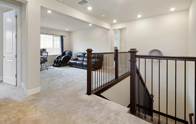 Building Photo - 14917 View Ter Ct