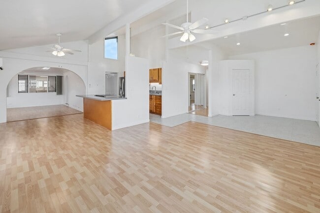 Building Photo - Spacious, 4 bedroom 2 bath single family home in Mililani located on a cul de sac.