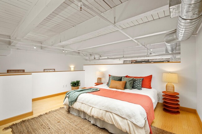 Building Photo - Gorgeous loft in a converted window factor...